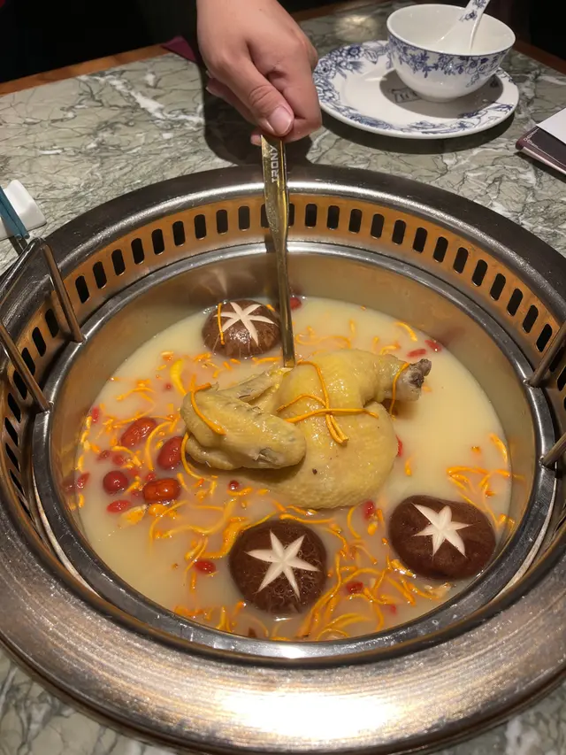 極力不推薦，得極少花膠，同餐牌個圖差十萬倍咁遠！