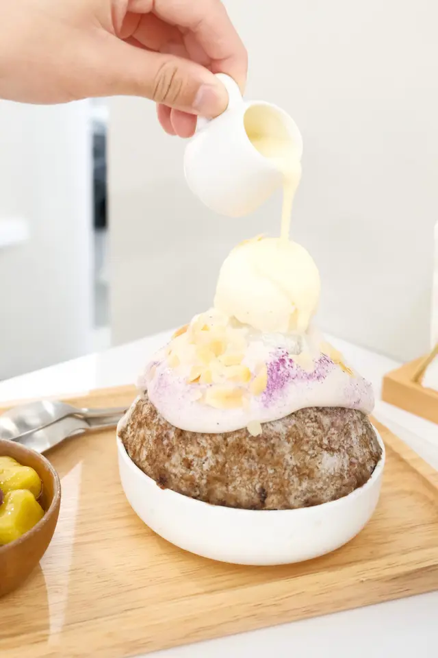 香草芋泥奶蓋麻糬雪花盛盤