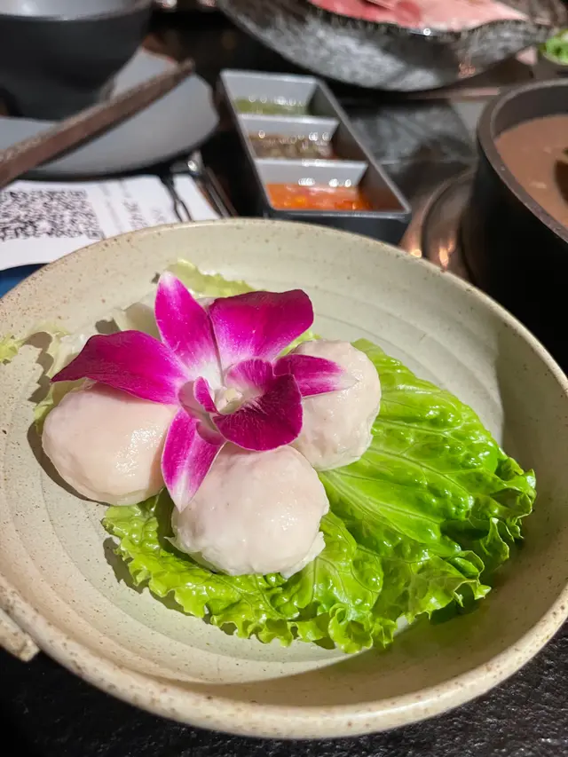 都係無乜特別，有啲唔係好出味嘅有餡嘅丸。