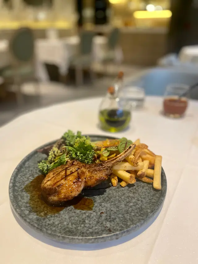 炭烤西班牙豬鞍扒伴脆薯條, 田園沙律