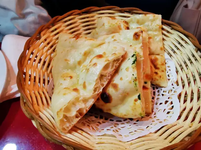 naan就燒到個底燶晒
