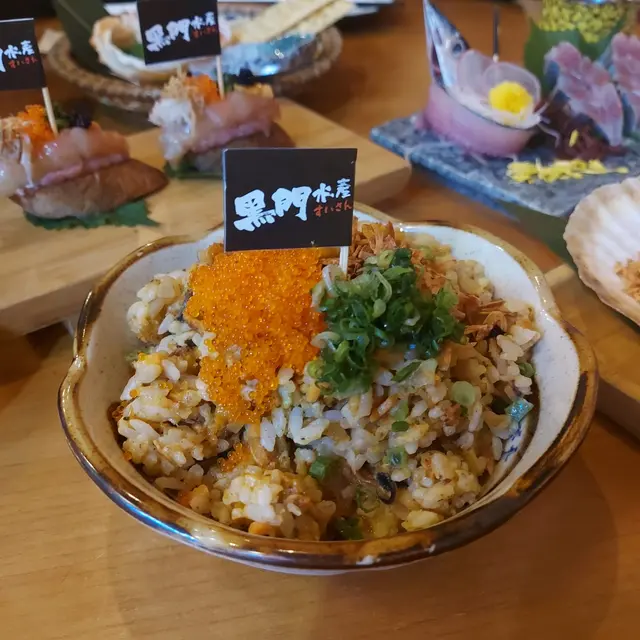 黑門令海膽櫻花蝦海鮮炒飯