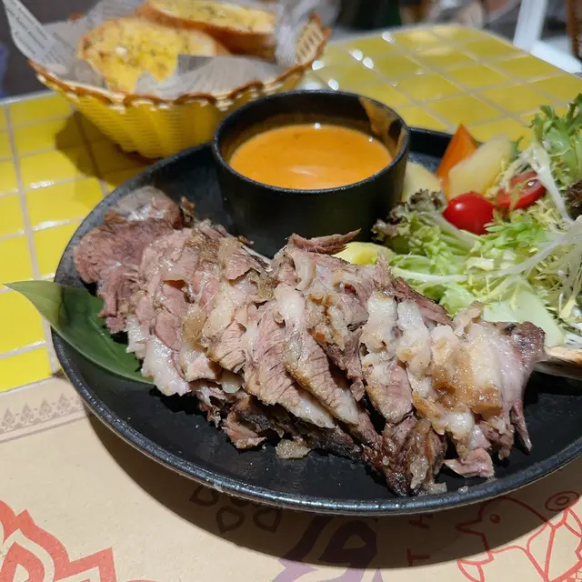 紅咖喱慢煮牛肋骨