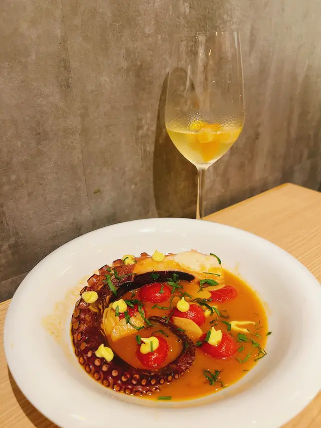 原條八爪魚腳配自家製醬汁