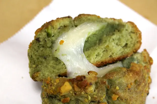 开心果流心麻糬牛油松饼