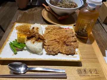 小时候排骨台湾便当 配卤肉饭