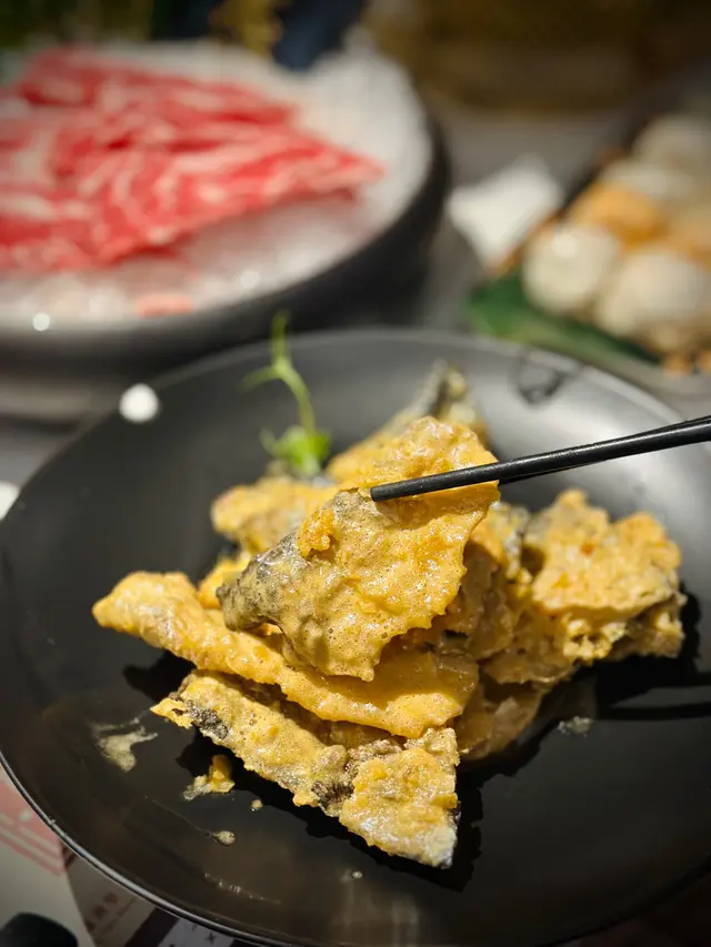 鹹蛋黃炒炸魚皮