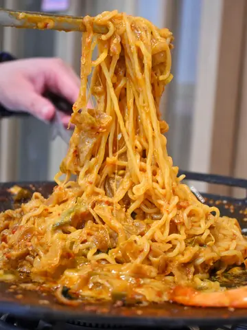 豆芽炒五花腩虾锅