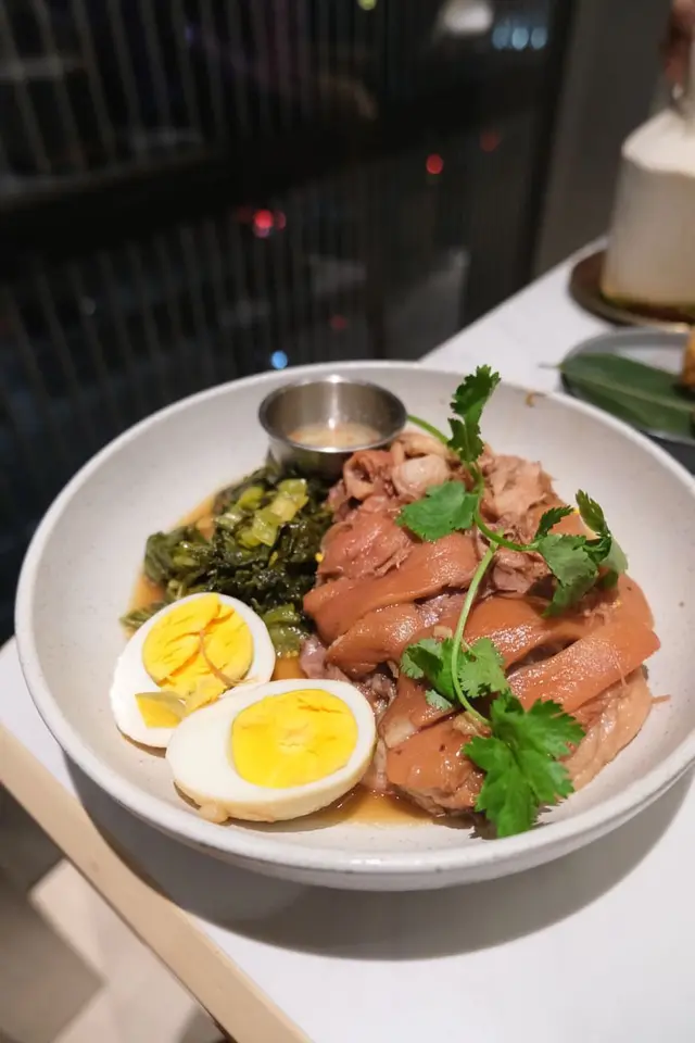 阿閒泰秘製滷豬手