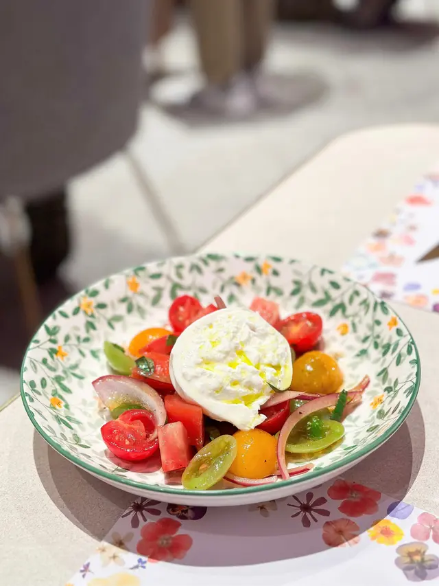 意大利布拉塔芝士伴鮮車厘茄