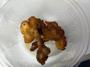 期待已久鸡锤  😍😍😍😍😍非常正。酸菜鱼强制加小食只需$8  左右2只