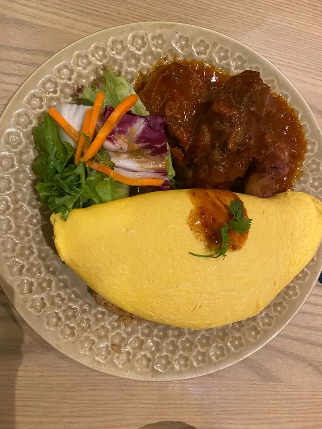 日式紅酒燉牛肉蛋包飯
