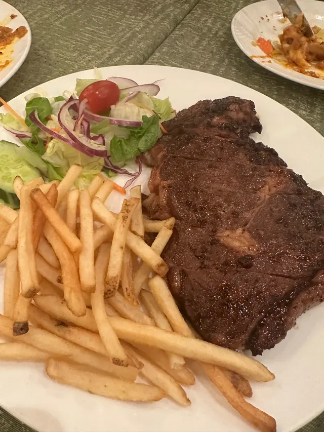 我現在不吃牛肉，但朋友說太生