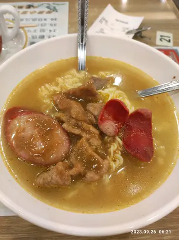 双拼面早餐沙爹牛肉红肠面