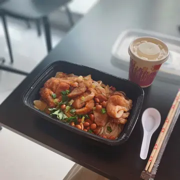 酸辣猪扒捞米线