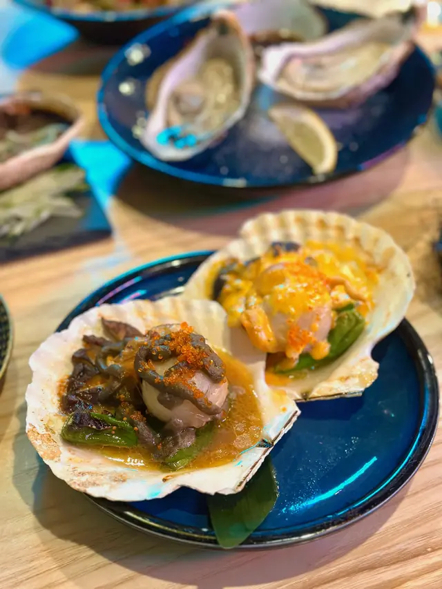 松葉蟹膏帆立貝殼燒;芝士魚子帆立貝殼燒