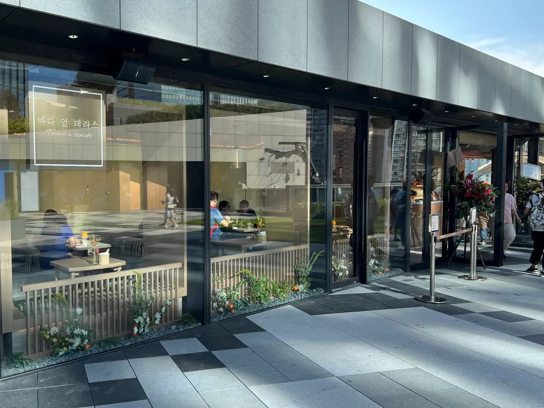 Terrace in seaside (AIRSIDE)