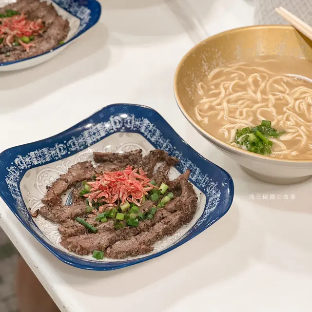 金華火腿煲雞濃湯炙燒牛肋肉伊麵