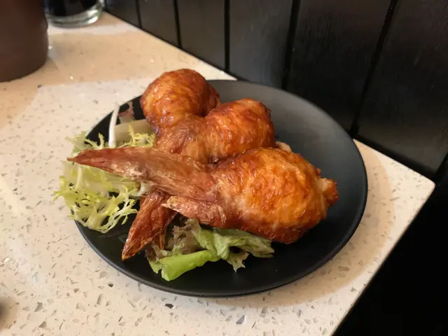 炸芝士餃子釀雞翼