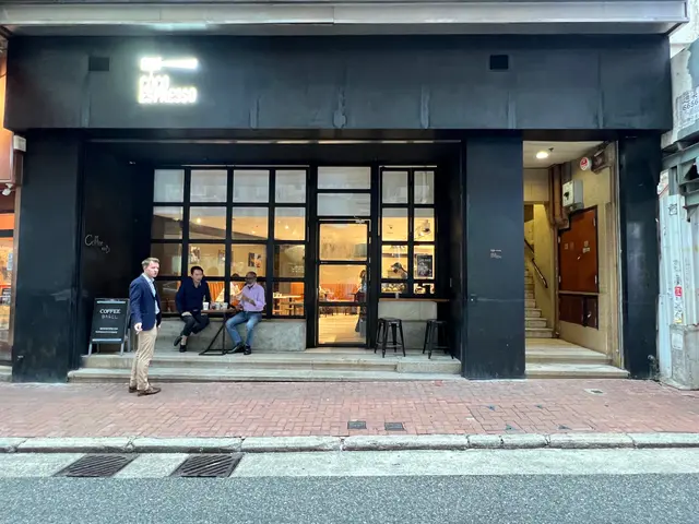 好像好久沒有好好坐下 喝喝咖啡 吃個早餐了
雖然之後有事 但最後還是決定找個咖啡廳坐坐CHILL 一下
住附近的大家 偶爾可以來試一下他們的麵包🥯
咖啡也滿舒服好喝 附近上班的朋朋們 也可以去去下午茶CHILL 一下