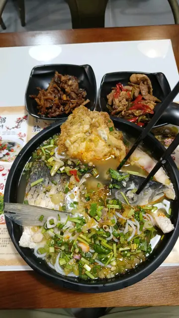 招牌鱼头粉