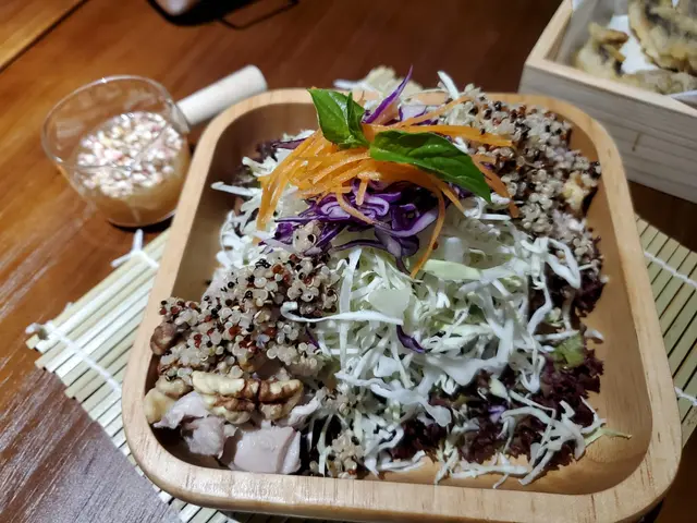 椰菜雞肉沙律 配 無花果醋汁