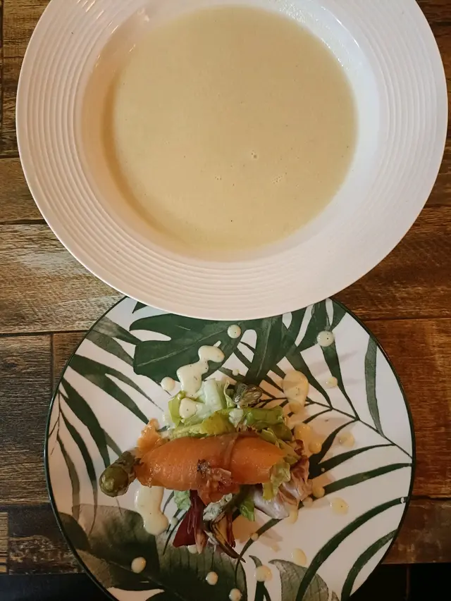 Dinner Set: 主菜+$60+10%，有前菜、湯和甜品
