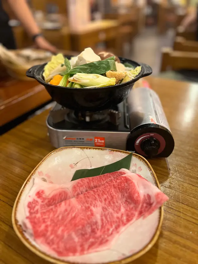 🥩鹿兒島A4和牛鍋一啲都唔嚟俾平嘢🤩和牛超級好,食證明真係A4👍🏼蔬菜好食個重點係因為個湯底超正,我飲咗兩大碗😝
好味🌟🌟🌟🌟🌟💯