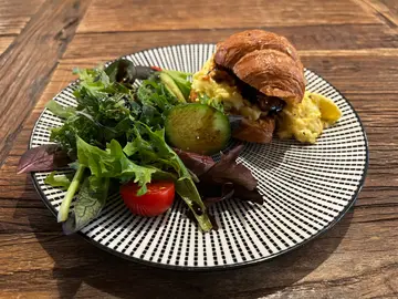 非常欣赏呢个  lunch  set  Korea  pork  with  mini  crois  and  salad  ($68 lunch set with tea/ coffee)  ❤️❤️特别系小crois  做到层次口感分明好难得