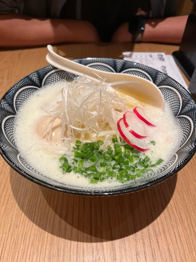 湯好濃味,好似煲雞湯咁!肉都淋淋地,幾入味,不過食完有少少口乾呢