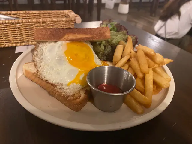 芋泥肉鬆蛋吐司