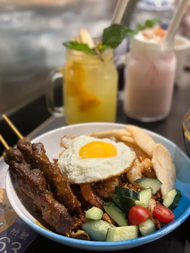 印尼炒飯配沙嗲串燒