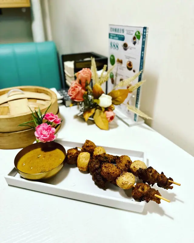 素食串燒拼盤配秘製沙嗲醬 (肉串)