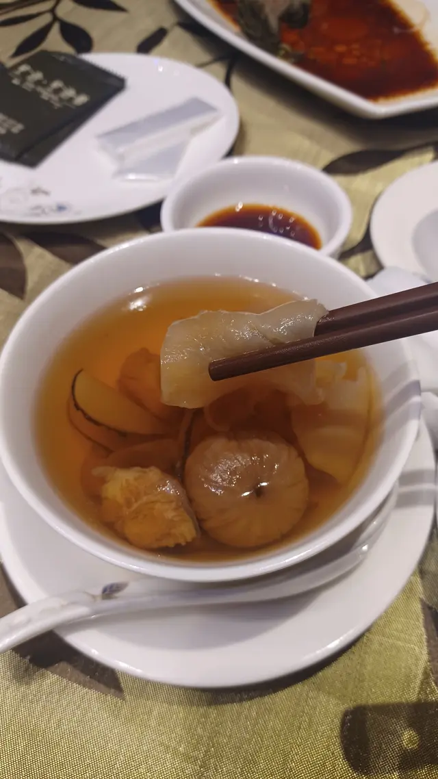 入口甜到無法形容，厚身花膠軟臥好味