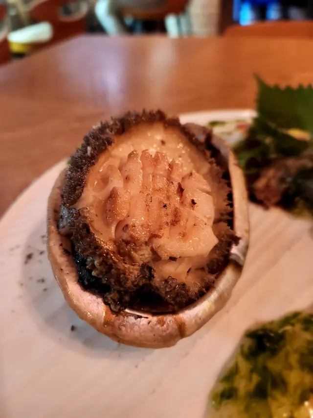 活鮑魚配蟹肉海苔醬