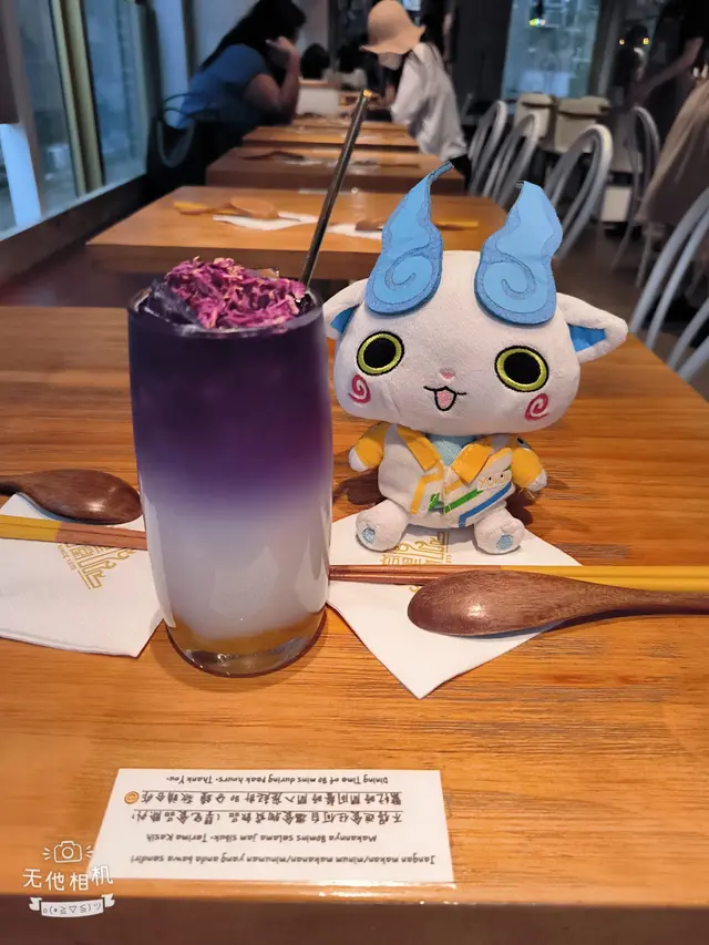 呢杯飲品賣相都唔錯.佢嘅飲品成份有（柚子/碟豆花/蜂蜜/忌廉鮮奶）味道有少少酸酸甜甜.都幾特別 ！😍👍😋😋😋