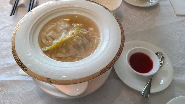 魚翅蟹肉灌湯餃