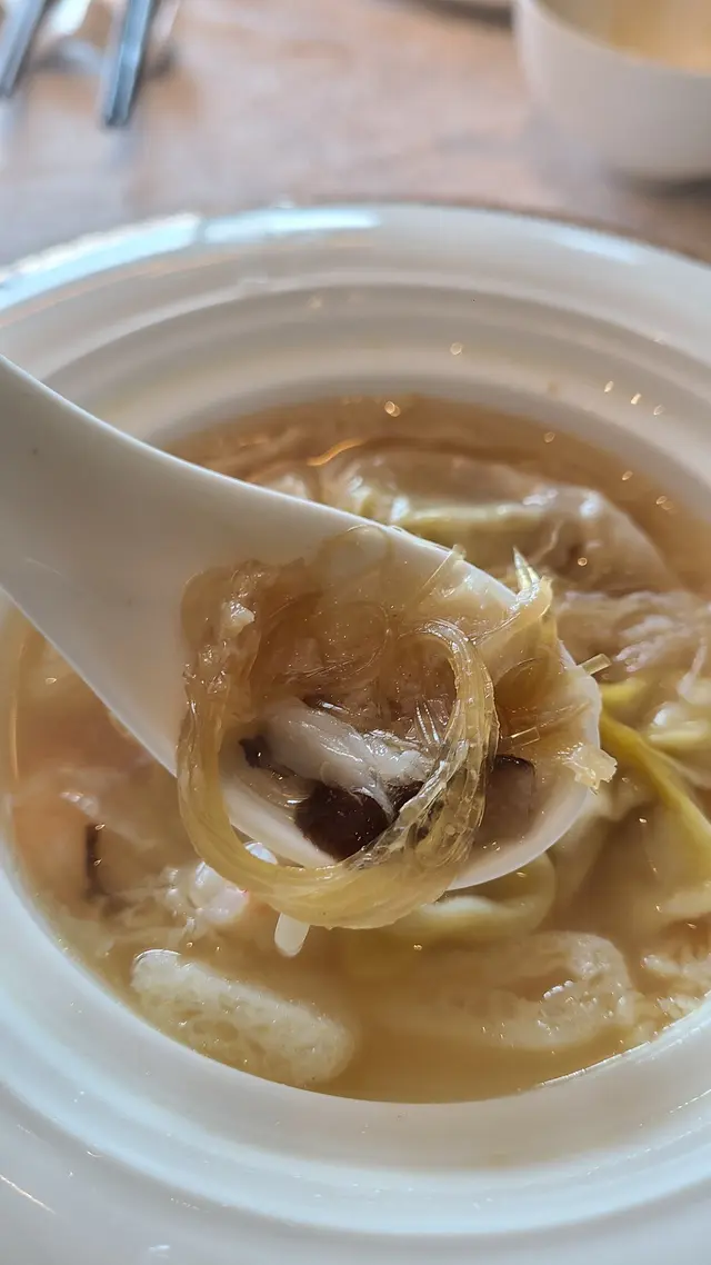 魚翅蟹肉灌湯餃