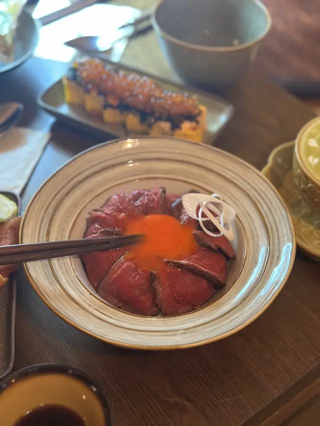 京蔥牛柳壽喜燒汁蓋飯