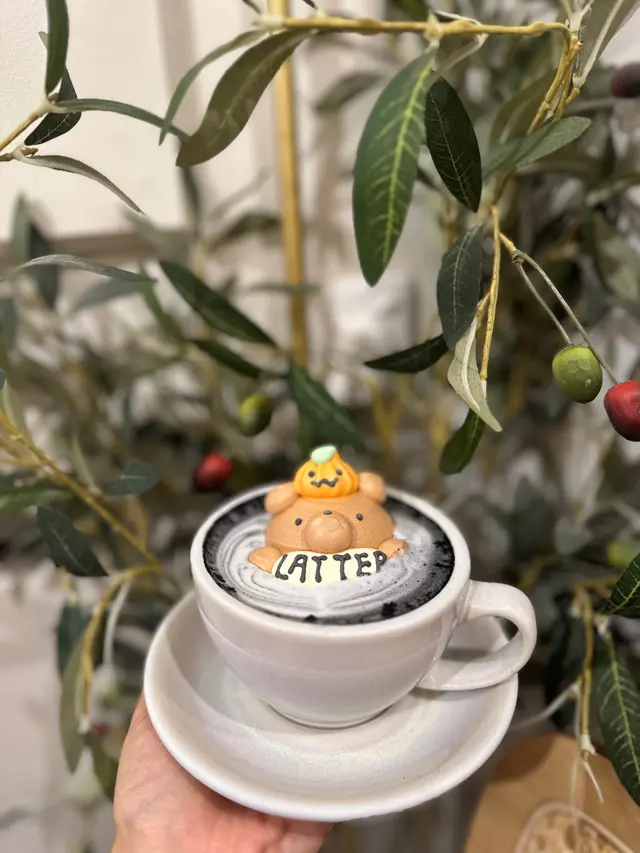 𝐿𝑎𝑡𝑡𝑒𝑟 𝐻𝑎𝑙𝑙𝑜𝑤𝑒𝑒𝑛 𝐵𝑙𝑎𝑐𝑘 𝑆𝑒𝑠𝑎𝑚𝑒 𝐿𝑎𝑡𝑡𝑒