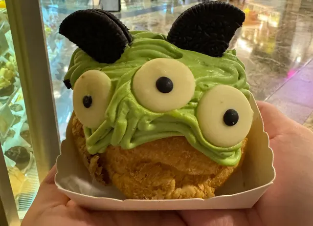 Monster三眼開心果泡芙
