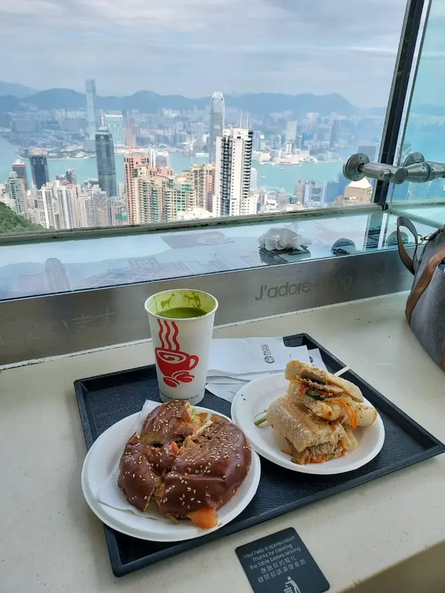 抹茶latte， 越南豬肉包， 煙三文魚忌廉bagel