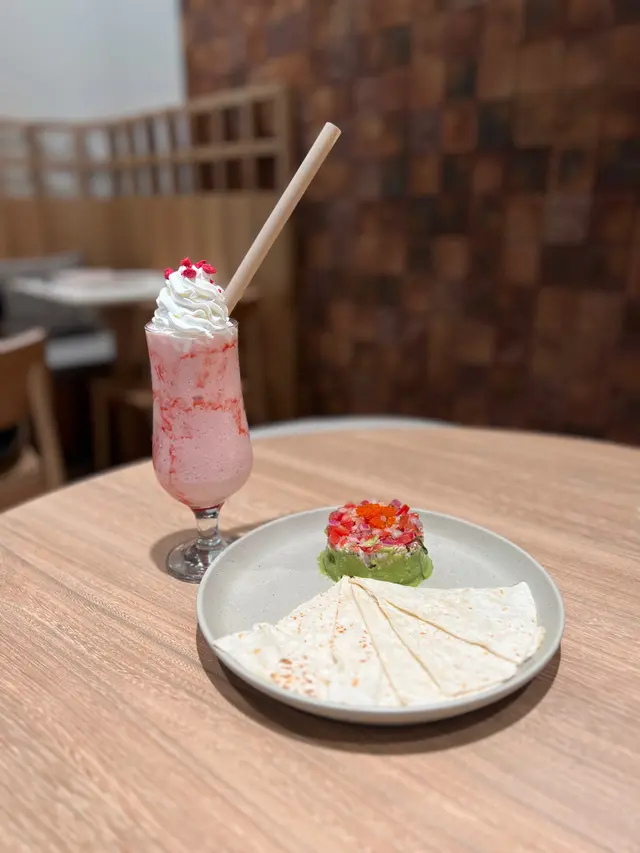 松露蟹肉,牛油果,蕃茄莎莎配墨西哥餅