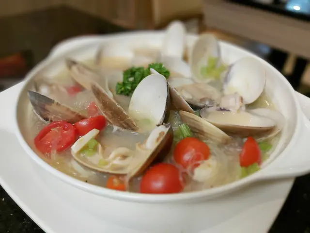 蕃茄清酒煮沙白