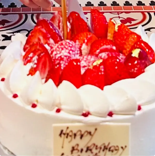 我自己重新抹掉溶左的忌廉和重新鋪1/4 的士多啤梨