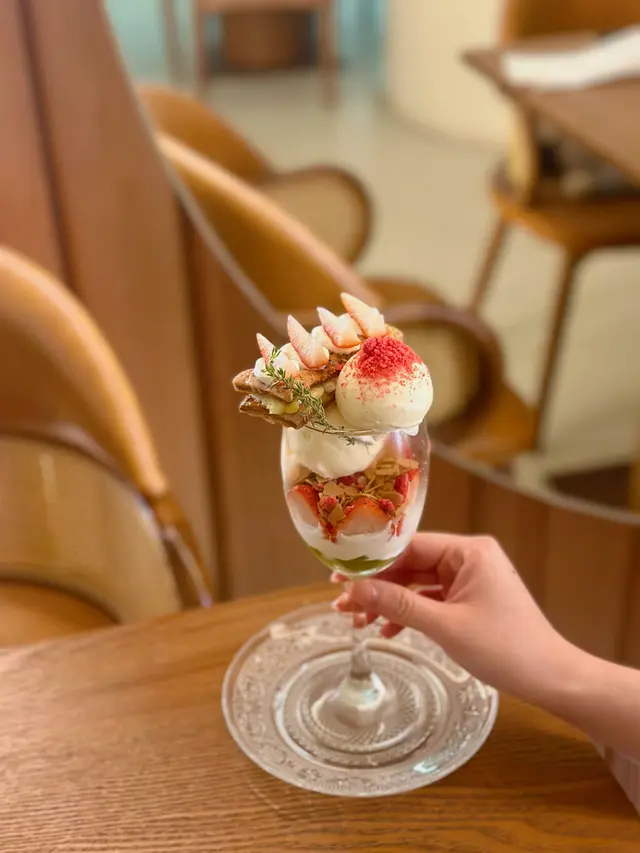 士多啤梨拿破侖抹茶芭菲