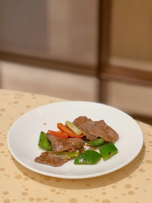  彩椒炒手切牛肉