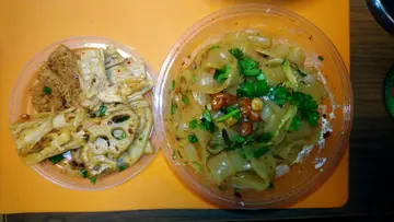 招牌凉皮 + 竹笋 + 枝竹 + 莲藕片(中辣加底)