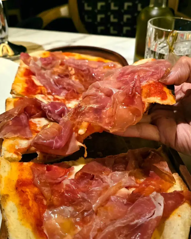 巴馬火腿水牛芝士及鮮蕃茄Pizza