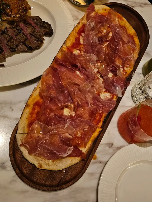 巴馬火腿水牛芝士及鮮蕃茄Pizza